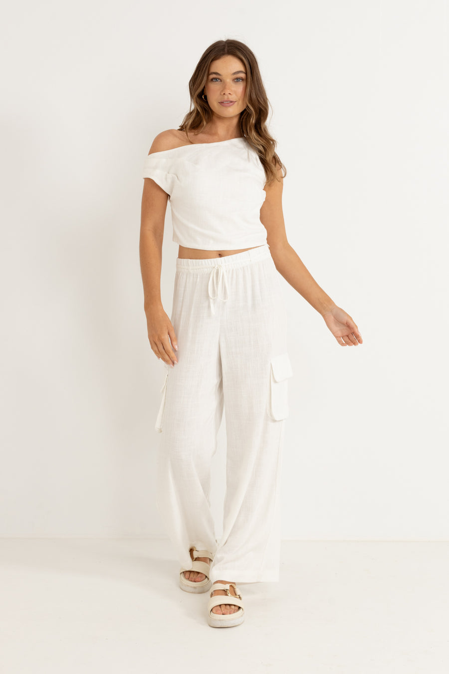 ★MEENDERI★RIBBON OFF-SHOULDER TOP - WHITE★正規品/直送料込 Off-Shoulder Solid Ruched Long Sleeve Top with Ribbon Detail