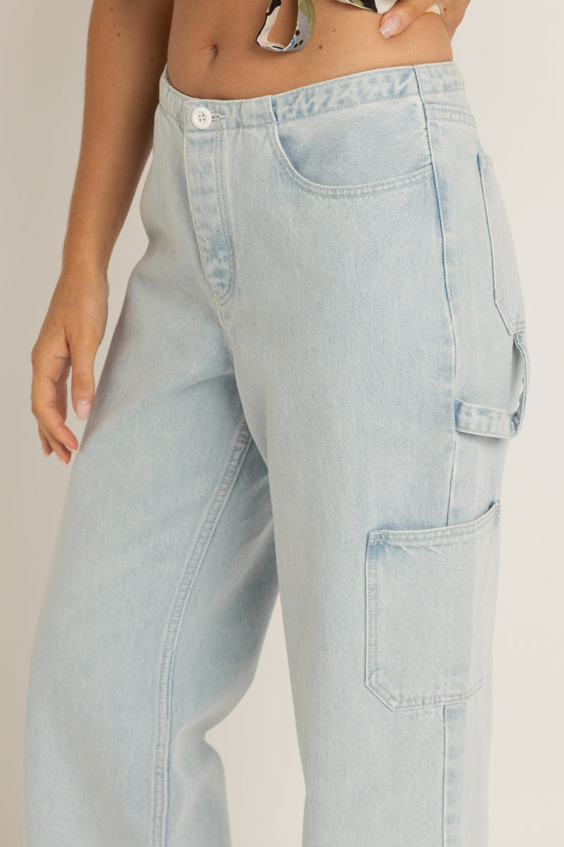 Coastal Low Rise Pant Light Wash