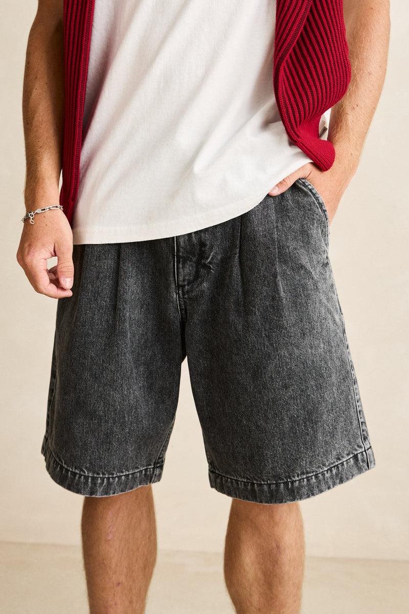 Double Pleated Short Charcoal