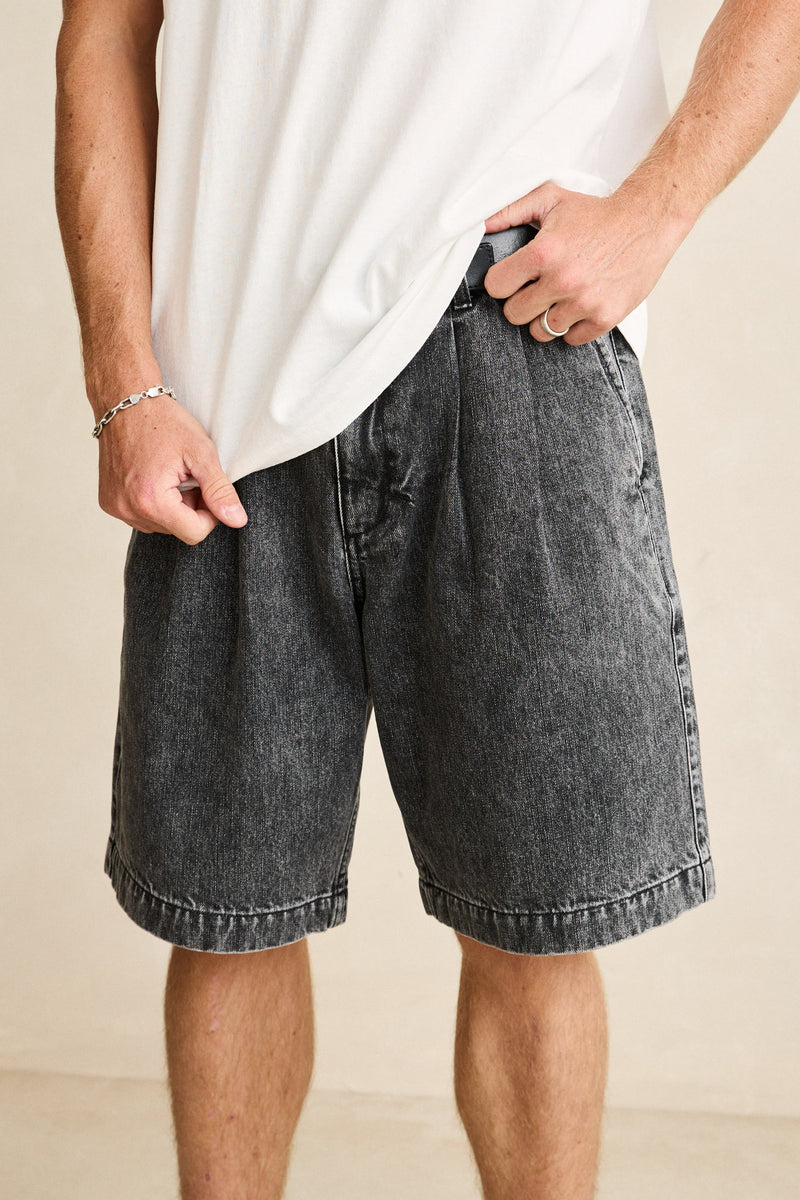 Double Pleated Short Charcoal