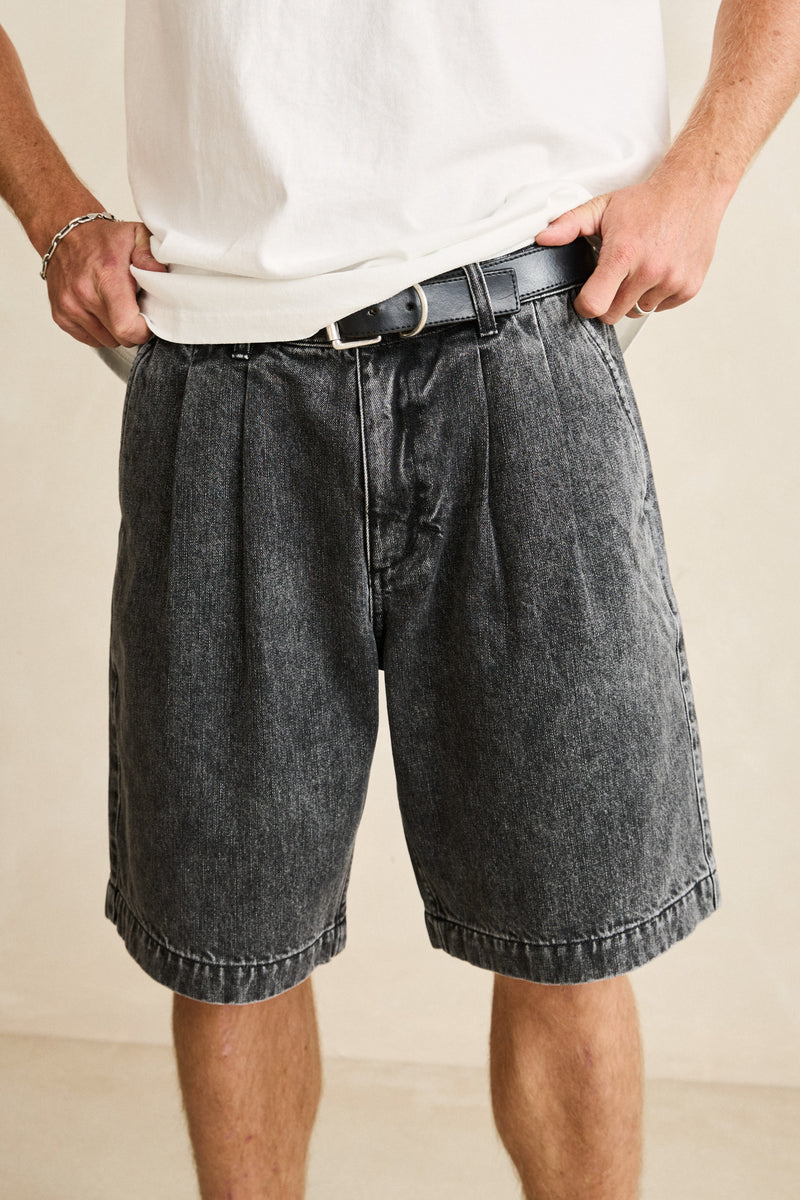 Double Pleated Short Charcoal