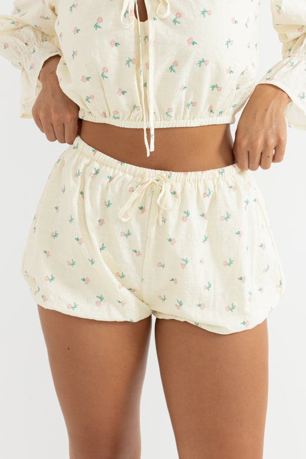 Tossed Floral Bloomer Short Natural