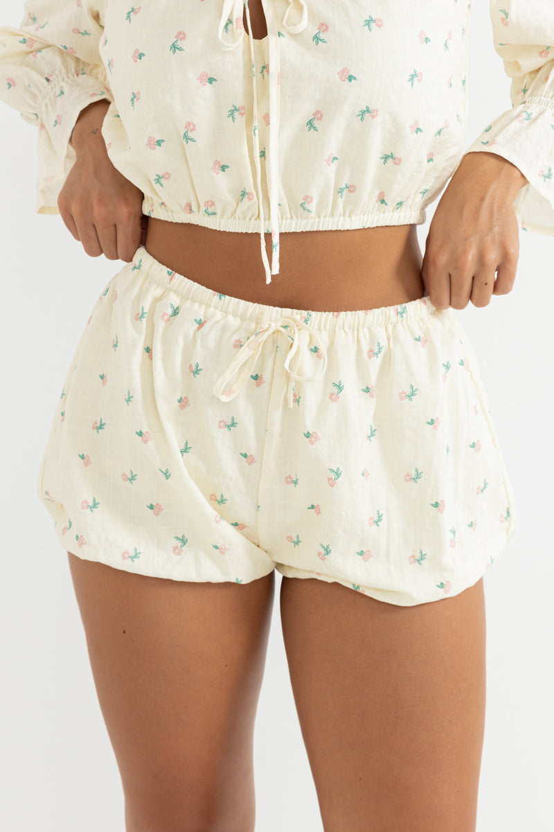 Tossed Floral Bloomer Short Natural