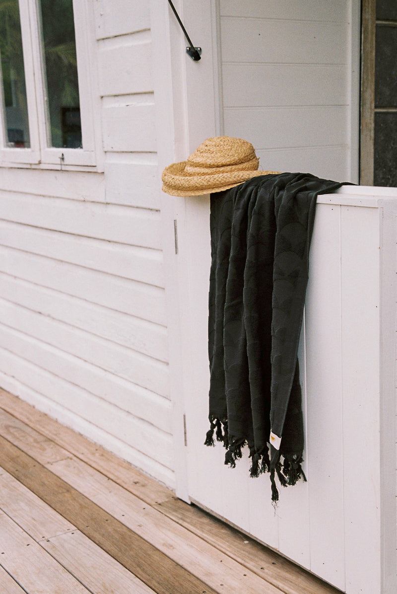 Wavy Beach Rug Vintage Black